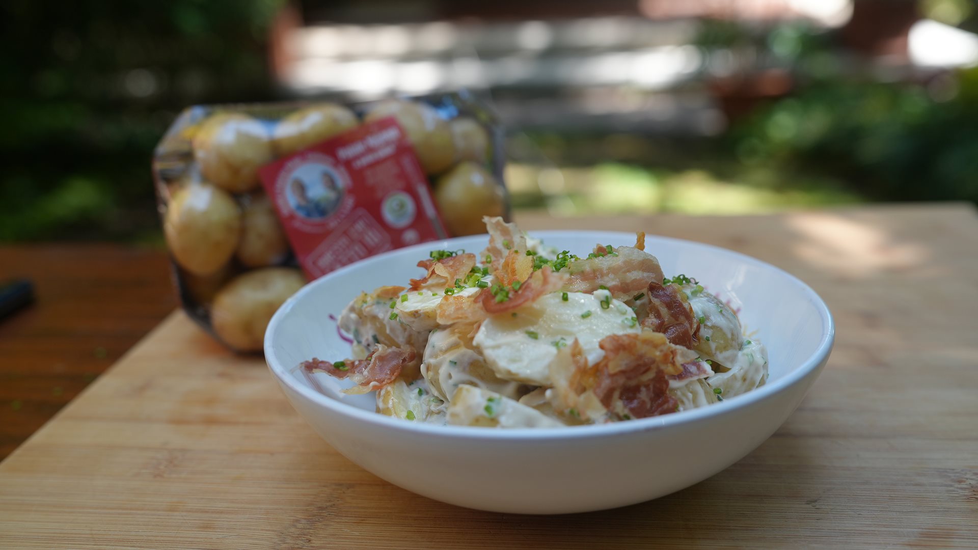 Insalata di patate con maionese e pancetta croccante