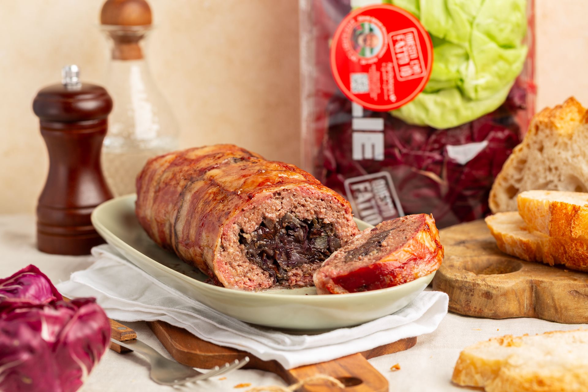 Polpettone ripieno di radicchio e cipolla