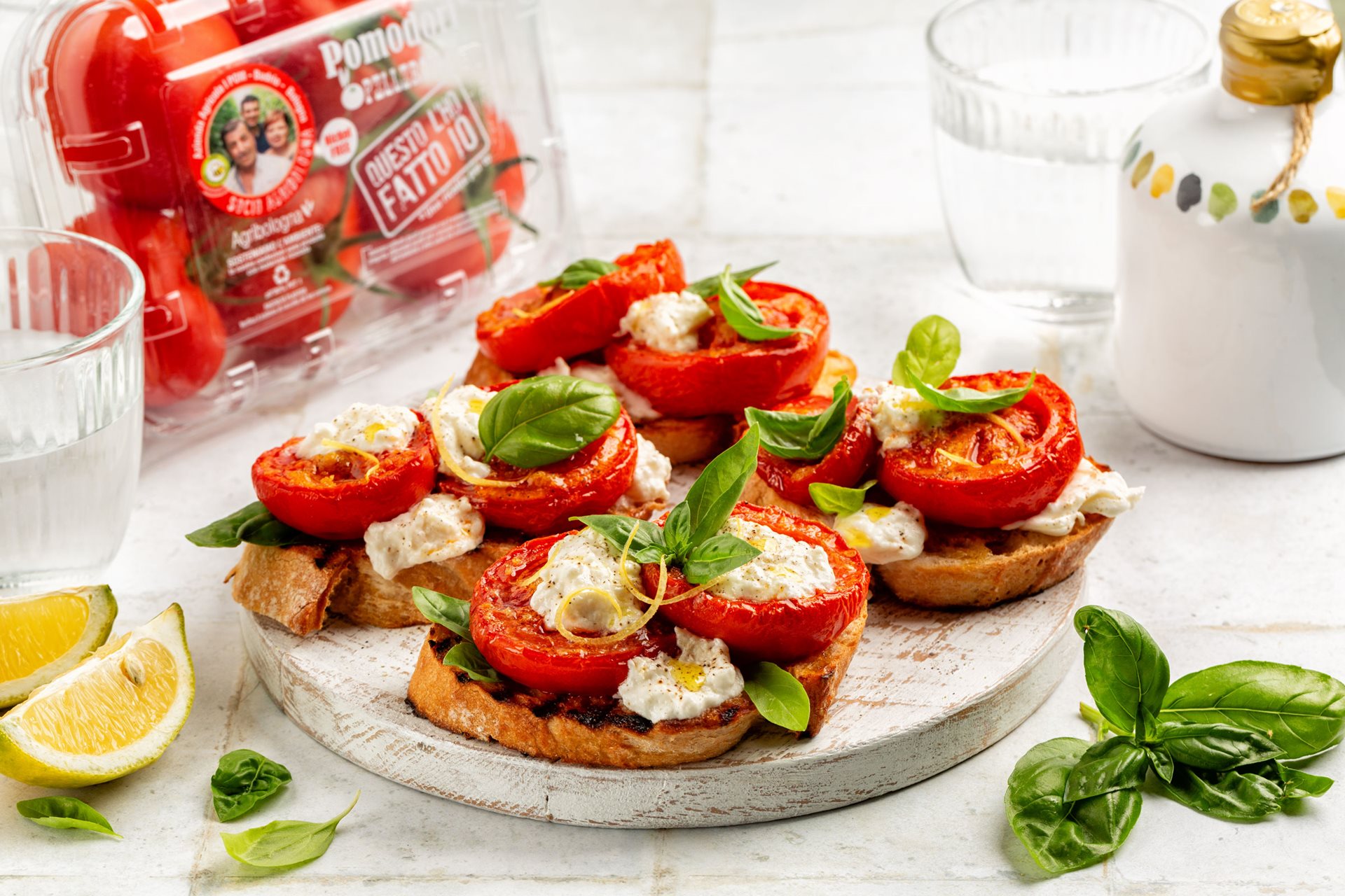 Bruschette con pomodori confit e burrata