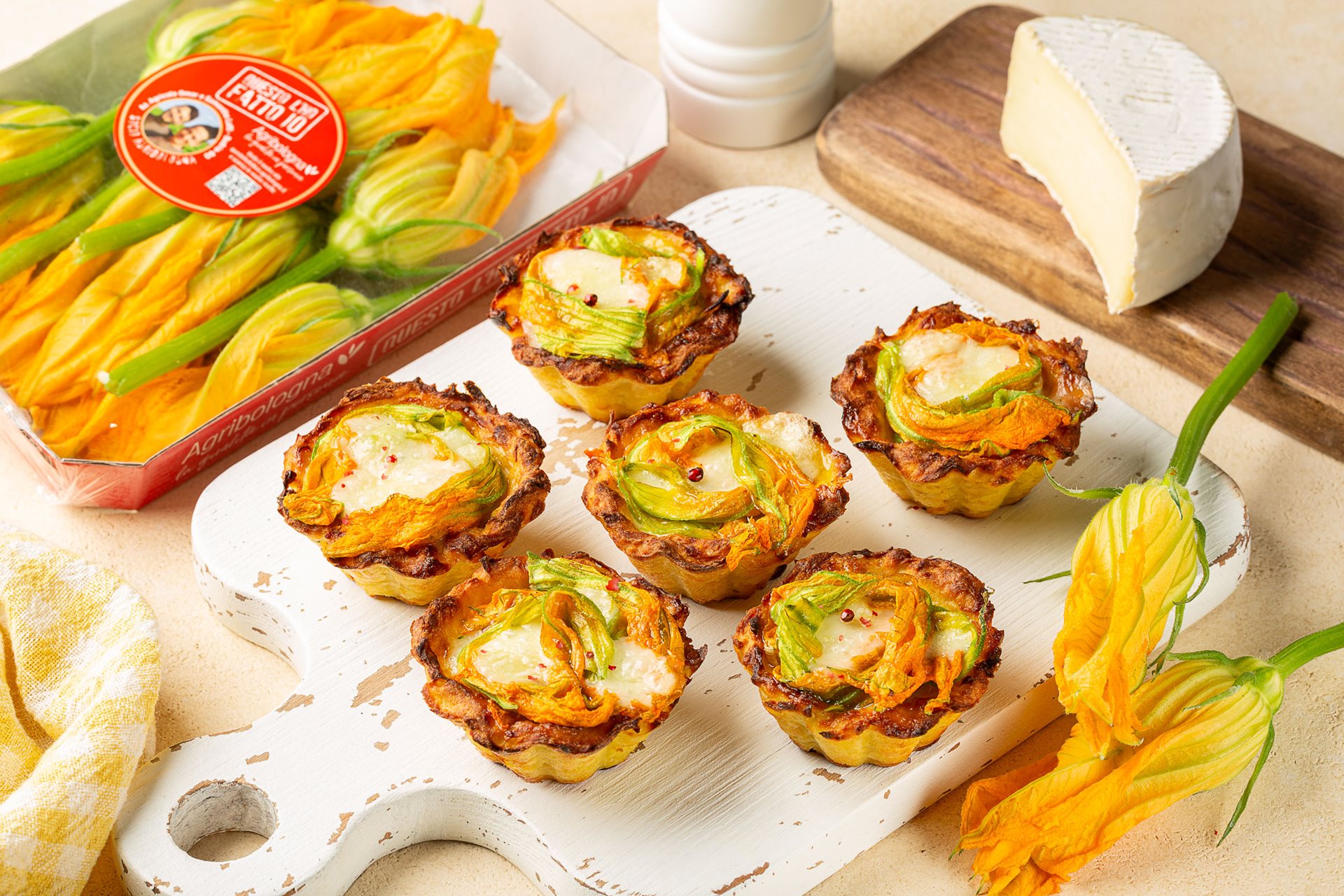 Cestini di patate con formaggio e fiori di zucca