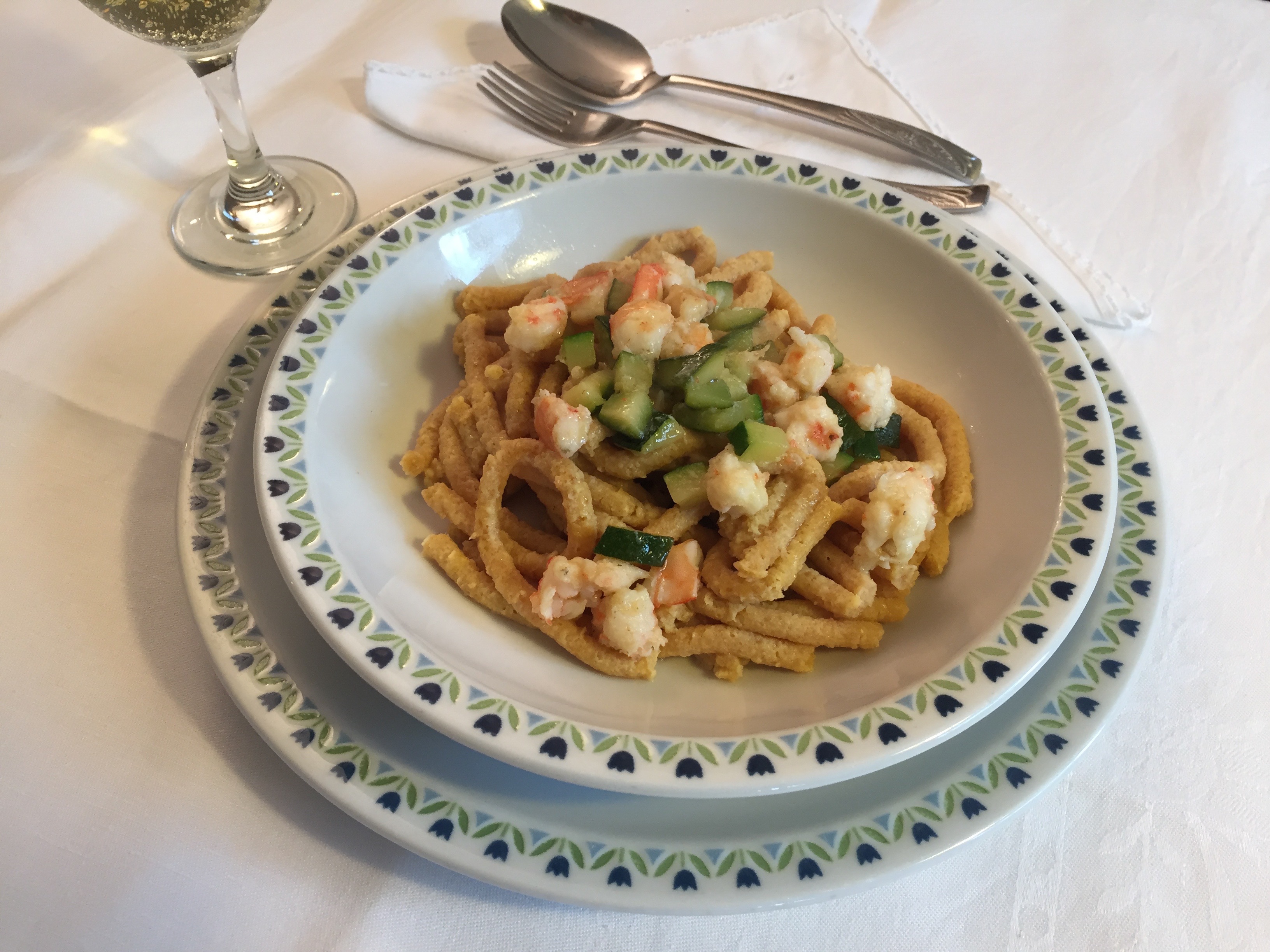 Passatelli asciutti con zucchine e gamberi