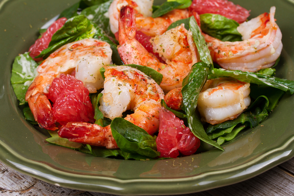 Pompelmo, spinacino e gamberi