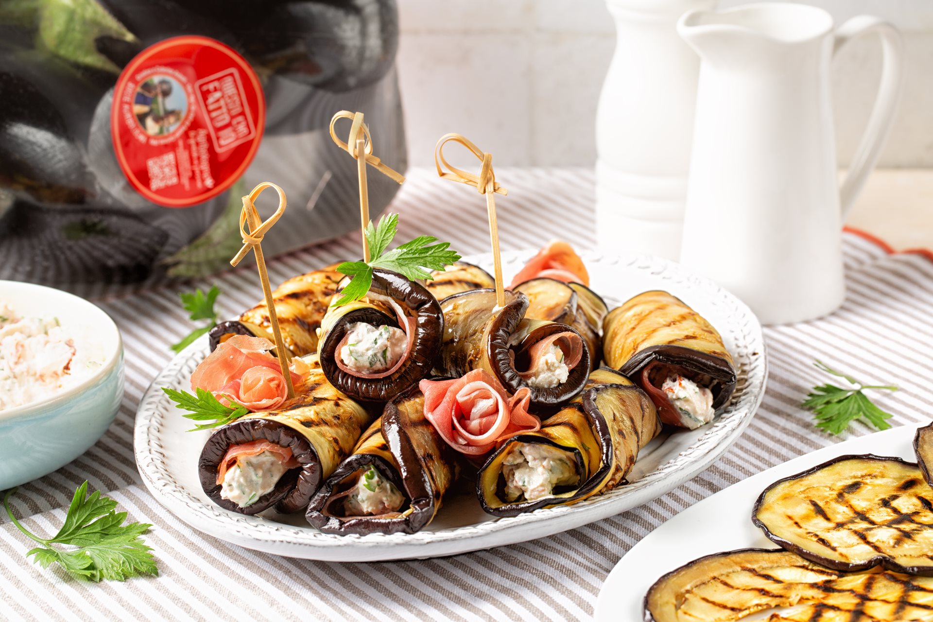 Involtini di melanzane con ricotta, pomodori secchi e prosciutto crudo