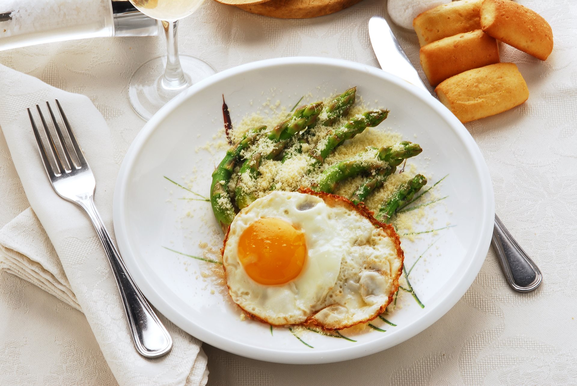 Asparagi alla milanese