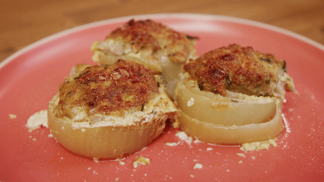 Cipolle ripiene al forno con carne macinata e mortadella