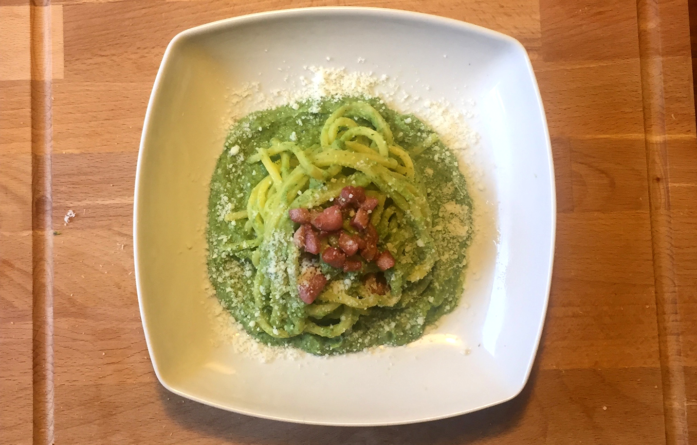 Tonnarelli con crema di broccoli e pancetta croccante