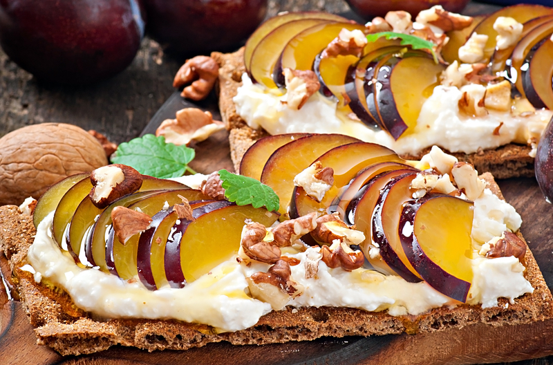 Gallette con susine e ricotta