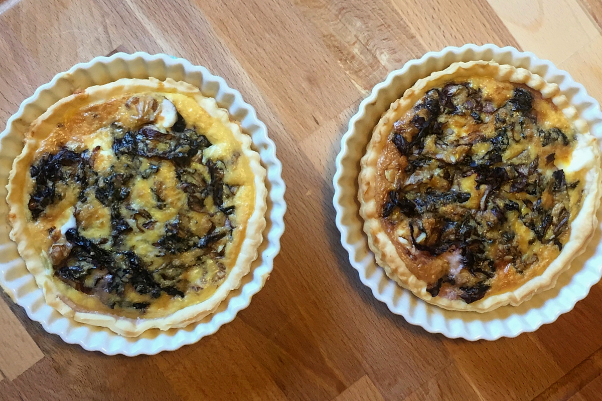 Mini quiches con radicchio rosso, formaggi e noci