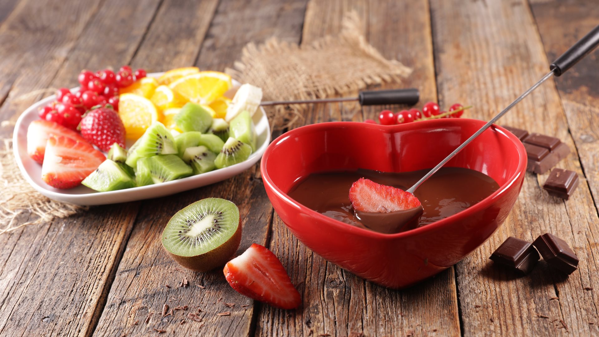 Frutta fresca con fonduta al cioccolato 